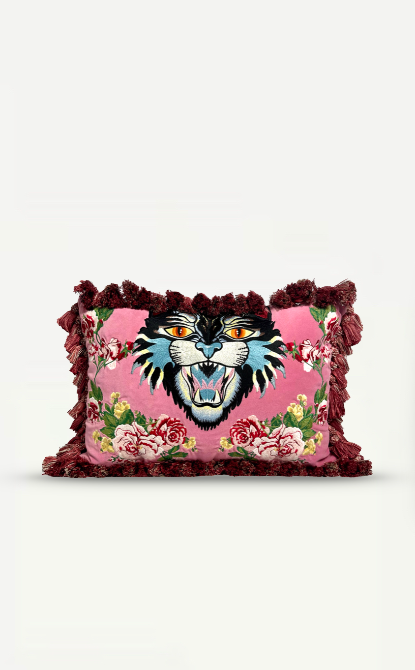 Gucci Allesandro Michele 'Angry Cat' Velvet Cushion With Gucci Logo Retail Price - 1,200€